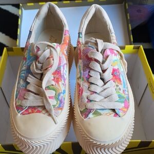Sam Edelman Cream Sneakers